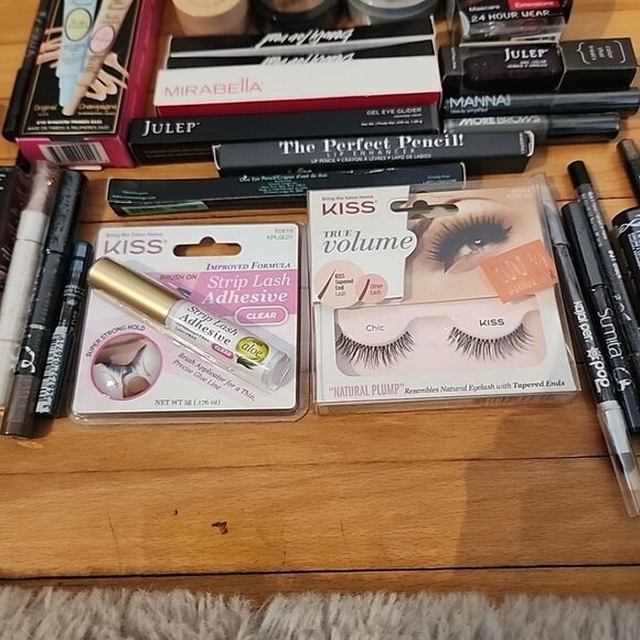 32 Piece Mixed Lot! Beauty Makeup Lashes Too Faced Julep Benefit Pur Kiss Brush - Picture 2 of 6